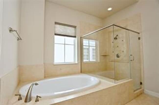 Building Photo - 3226 McKinney St