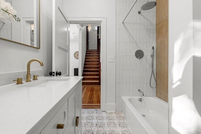 Building Photo - 508 Charles St