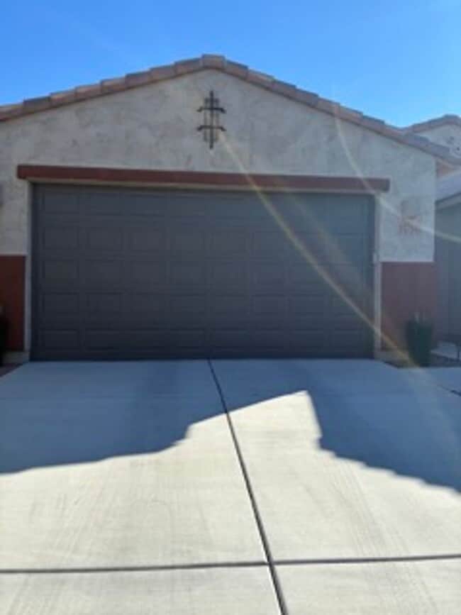 Building Photo - STUNNING NEWER HOME- GATED