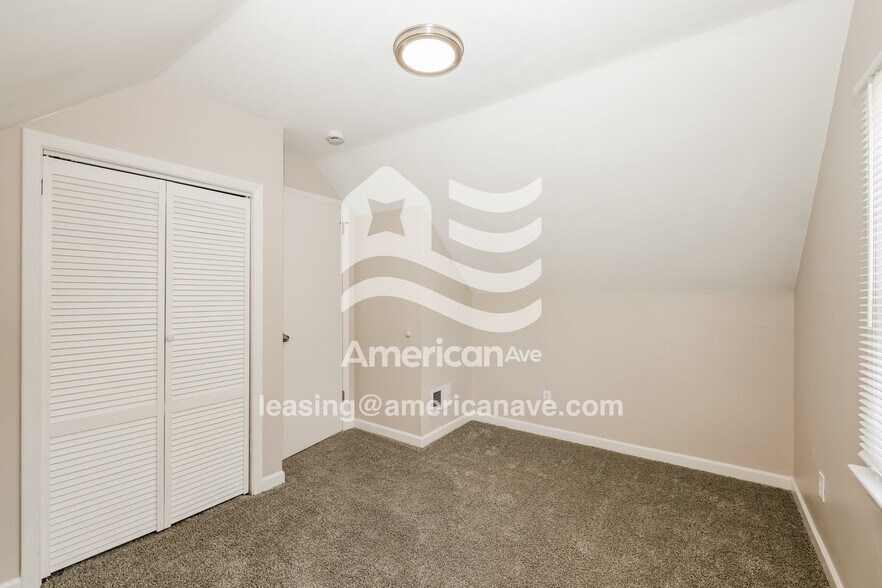 Building Photo - 4764 Burkhardt Ave