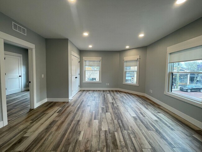 Building Photo - Beautiful One Bedroom in Cherry Hill - All Utilities Including WiFi are included!