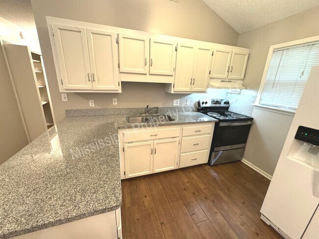 Building Photo - 3BR/2BA Home