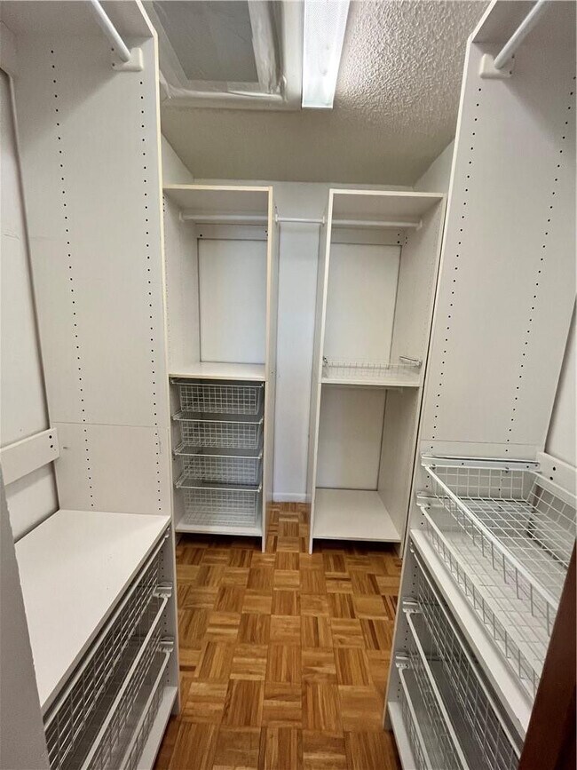 Building Photo - 9449 Boca Cove Cir