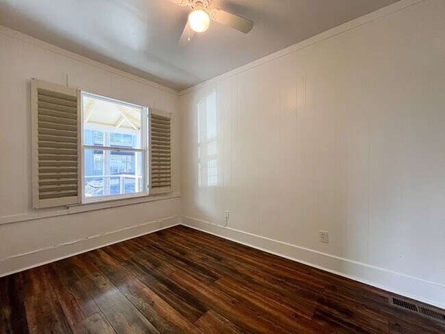 Building Photo - Charming Downtown Napa Cottage with Large Fenced Yard & Ample Parking