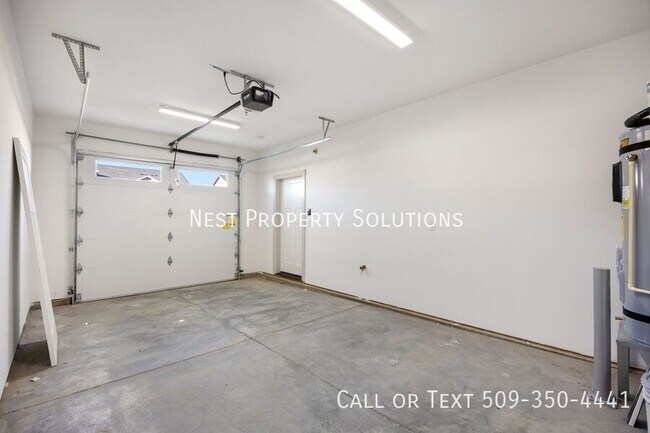 Building Photo - 370 Ivy St NE