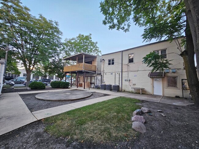 Building Photo - 6604 W Roosevelt Rd