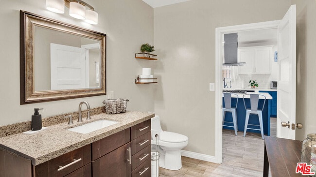 Building Photo - 252 E 47th St