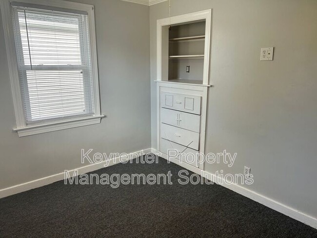 Building Photo - 501 Sherwood Ave