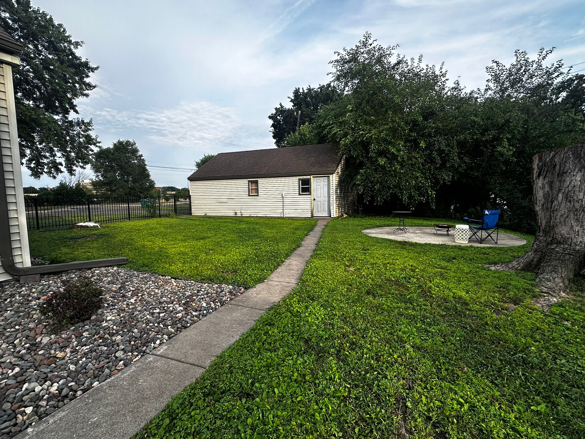 Building Photo - 3858 Wooddale Ave S