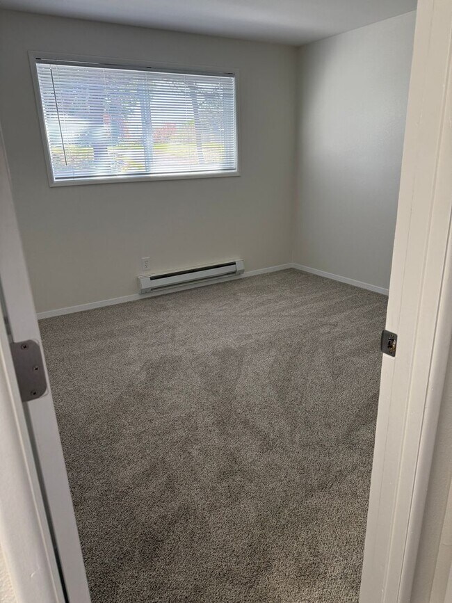 Building Photo - 2425 State St