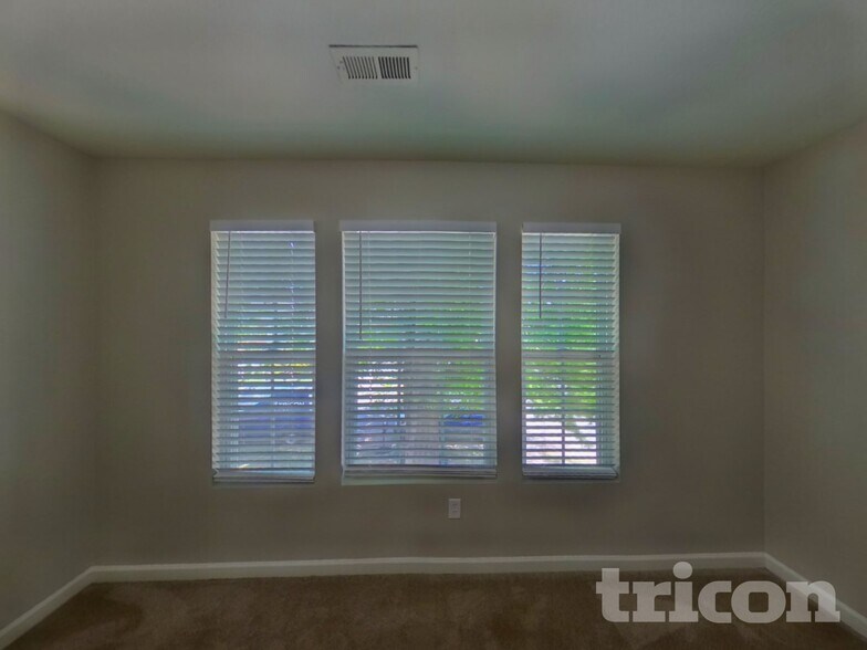 Building Photo - 758 Sinclair Dr