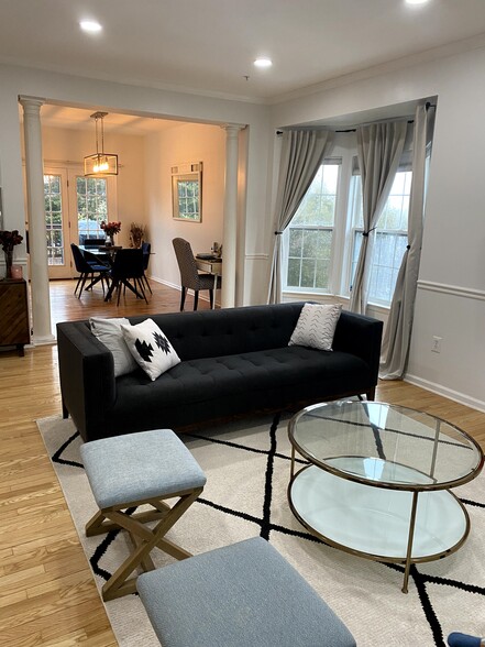 Living room - 9848 Sherwood Farm Rd