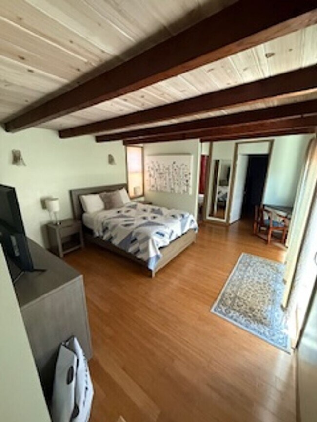 Building Photo - Beautiful Fully Furnished House in Belmont...