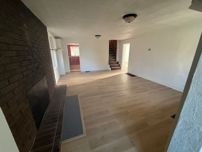 Building Photo - Hansen-PM-025-0262