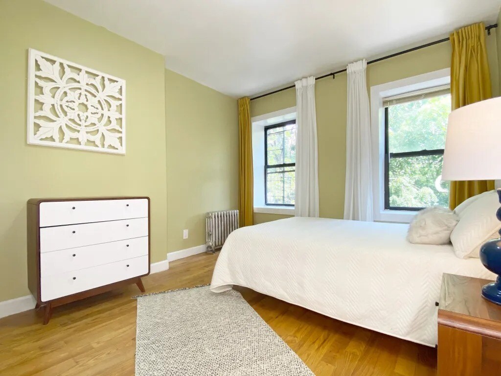 Building Photo - Furnished room/NOT APARTMENT