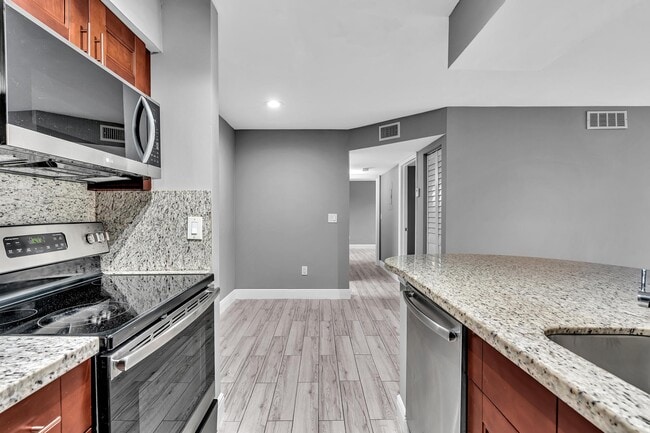 Building Photo - 1263 SW 46th Ave