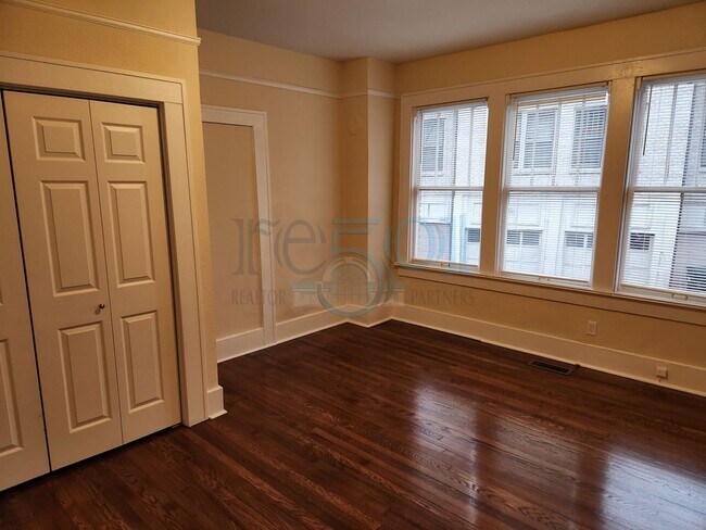 Building Photo - New Downtown Condo Feel With the Hillcrest Vibe!