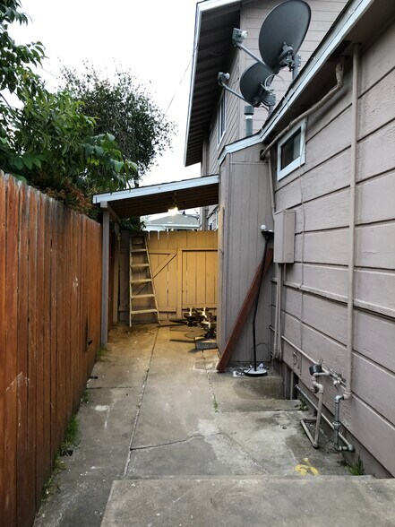 Building Photo - 1792 colfax dr