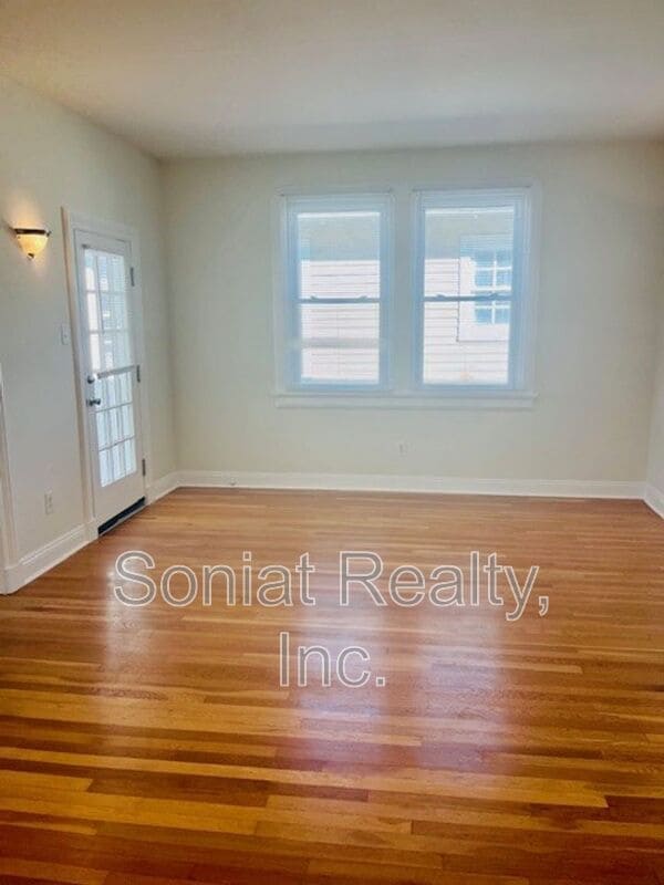 Building Photo - 3215 Nashville Ave