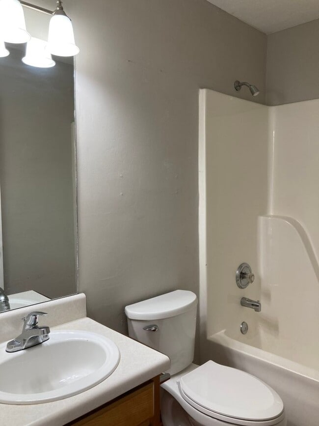 Building Photo - Hickory Highland 3 Bedroom Home No HOA