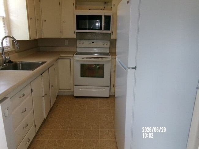 Building Photo - New listing! Pet Friendly