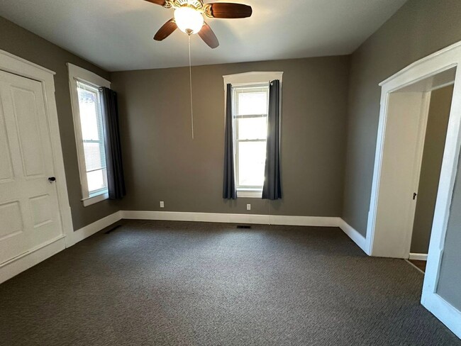 Building Photo - 309 S 8th St