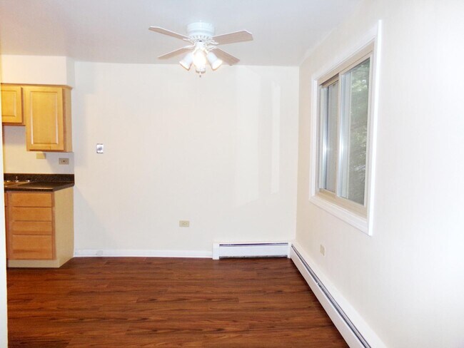 Building Photo - 810 Seward St