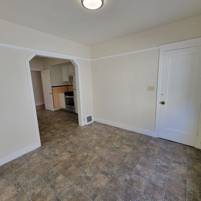 Building Photo - 950 Fremont St