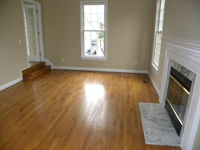 Building Photo - 1 Linden Hill Way SW