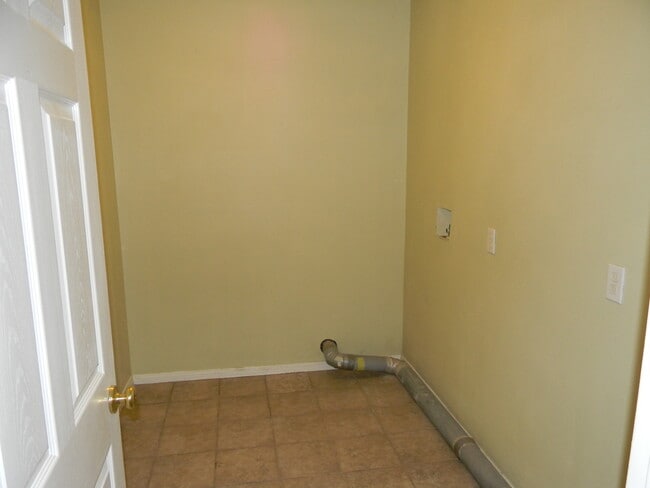 Building Photo - 1342 E Maple Ave