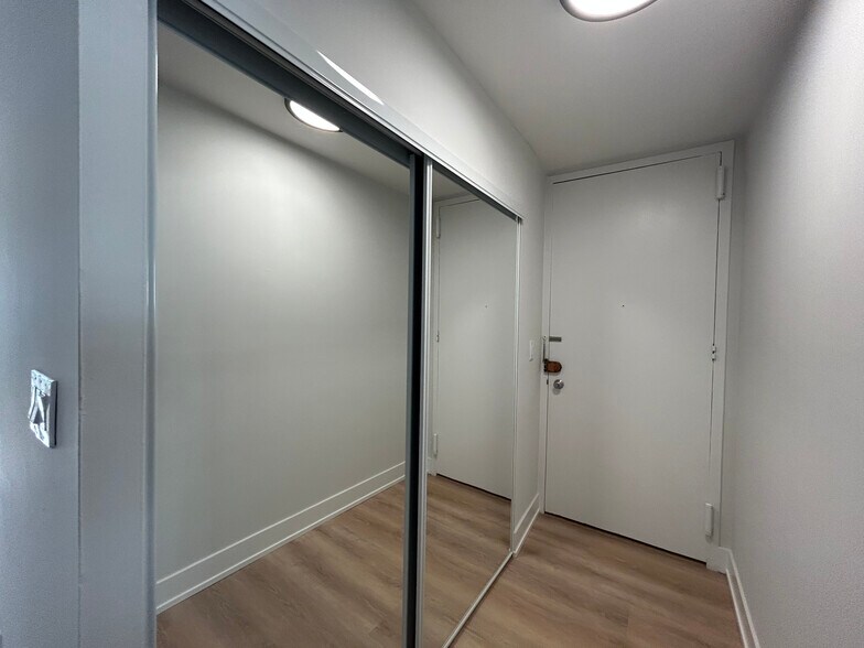 Building Photo - 1350 N Dearborn St