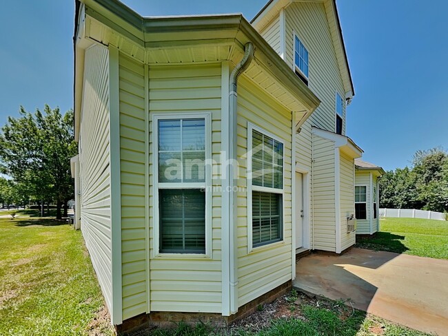 Building Photo - 925 Southridge Dr