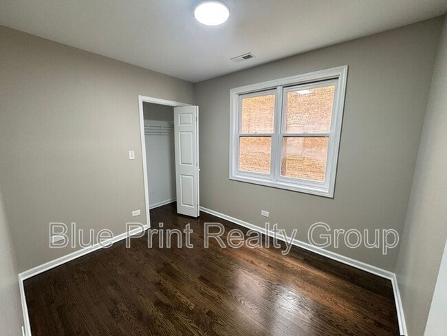 Building Photo - 5438 S Indiana Ave