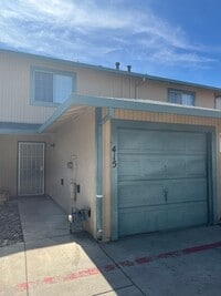 Building Photo - Available Now! Move-In Ready