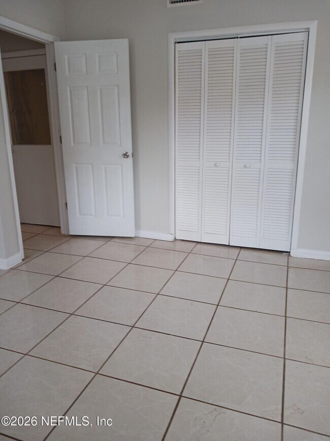 Building Photo - 2733 King Cole Dr