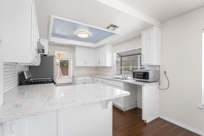 Building Photo - 45322 Pickford Ave