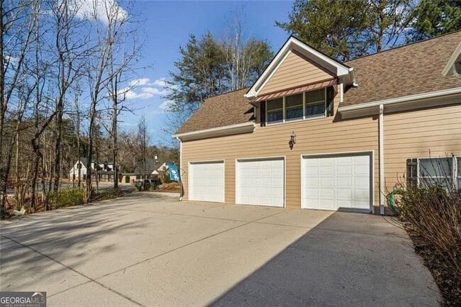 Building Photo - 4640 Chestatee Pointe Rd