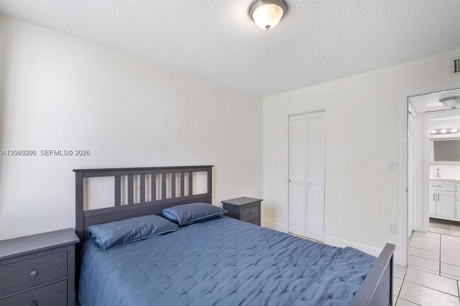 Building Photo - 250 180th Dr