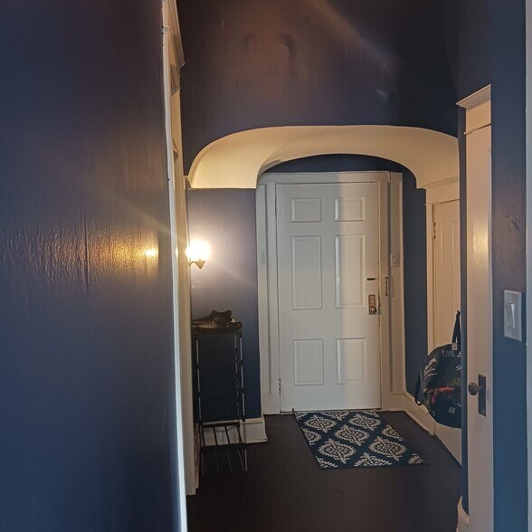 Building Photo - 243 N Queen St