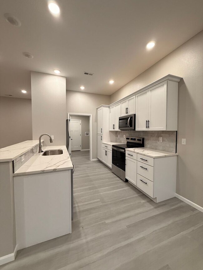 Building Photo - 1291-MF3-E