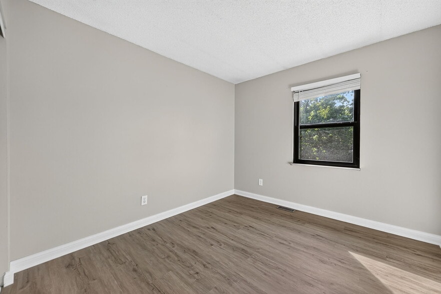 Building Photo - 13391 Hiddendale Ln