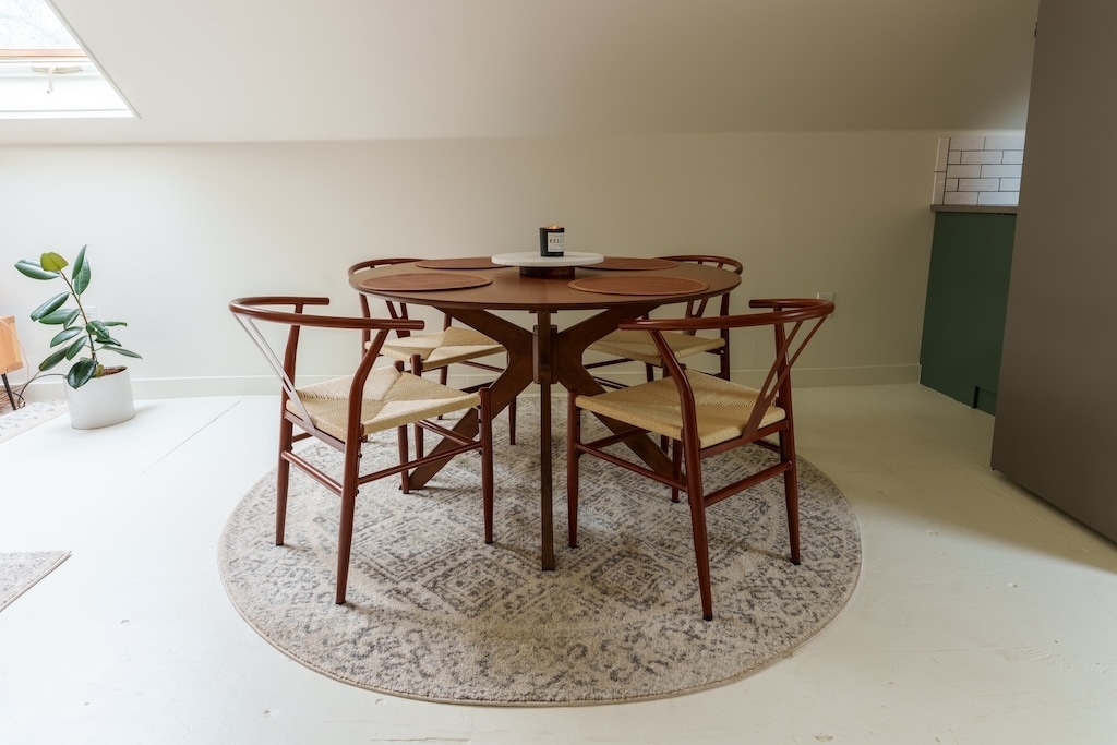 Building Photo - 824 5th St NE