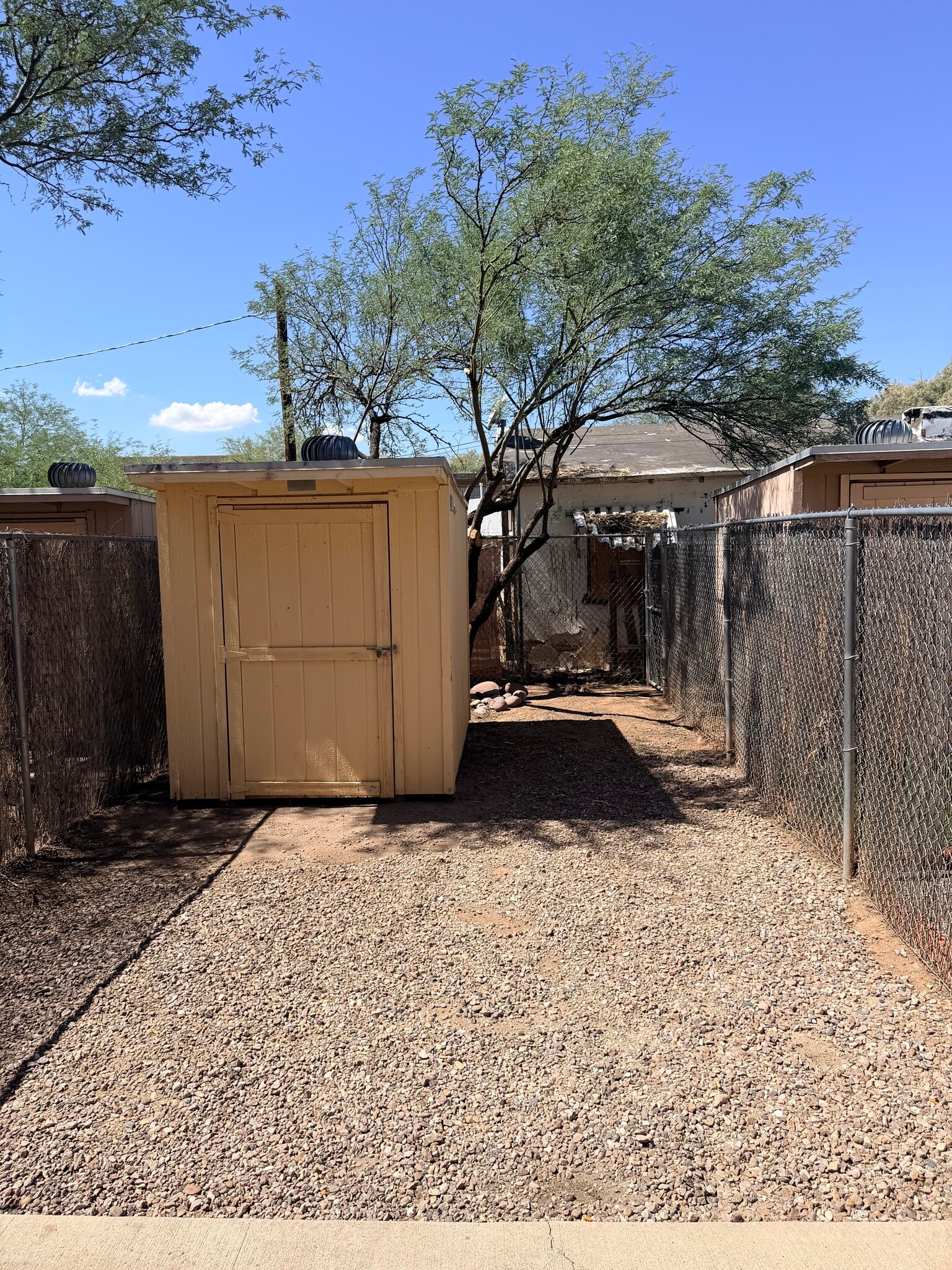 Building Photo - 3409 N Fontana Ave