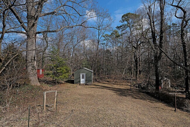 Building Photo - Pet-Friendly Fry's Spring Rental Near UVA