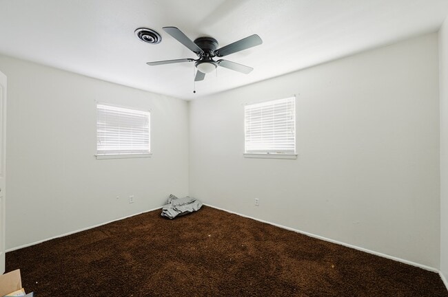 Building Photo - 1529 E 52nd St