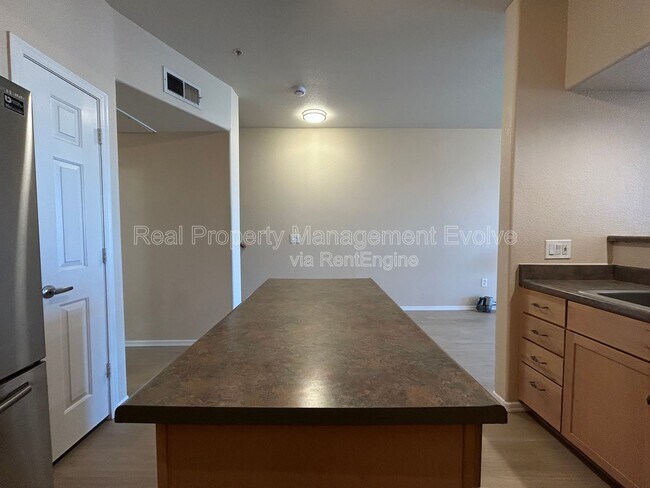 Building Photo - 425 W Rio Salado Pkwy