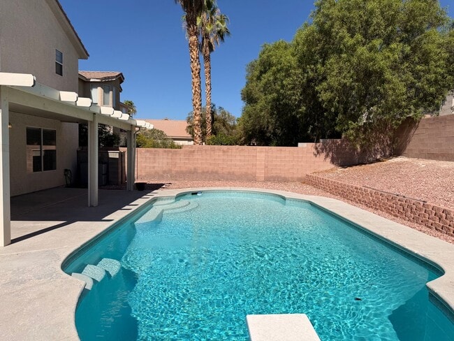 Building Photo - 3 Bedroom House with Pool