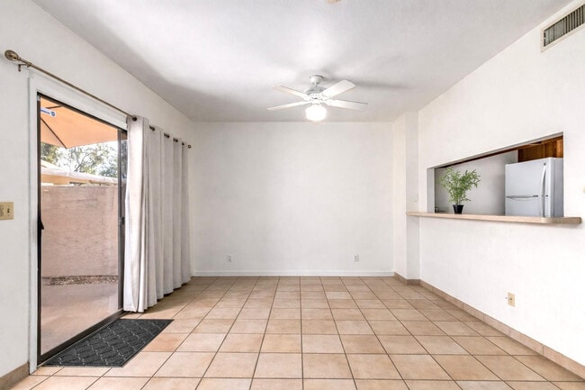 Building Photo - 500 N Roosevelt Ave