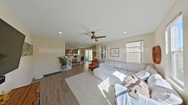 Building Photo - 6620 Calle Koral