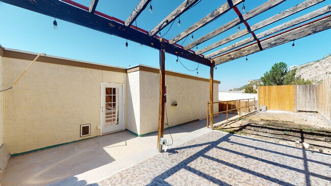 Building Photo - 4842 Excalibur Dr